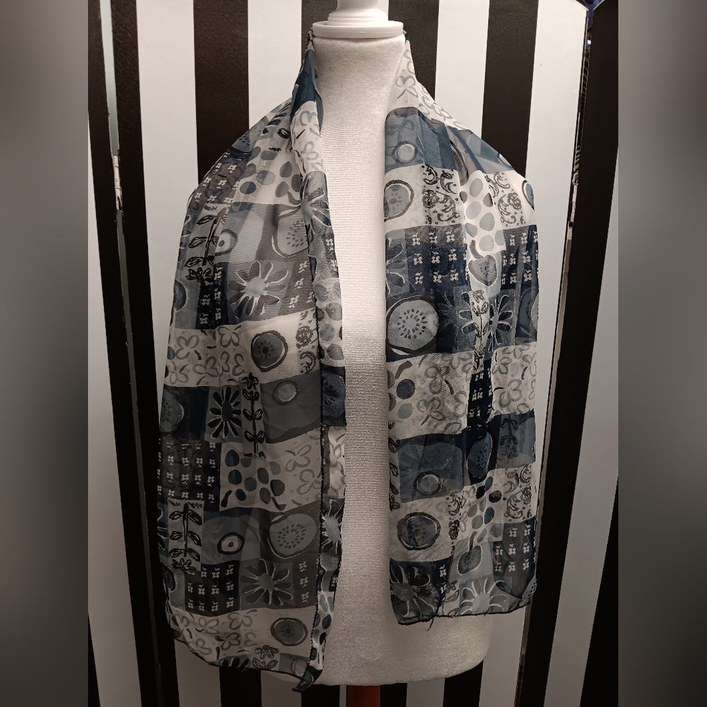 Blue squared scarf - Picture 4 of 5